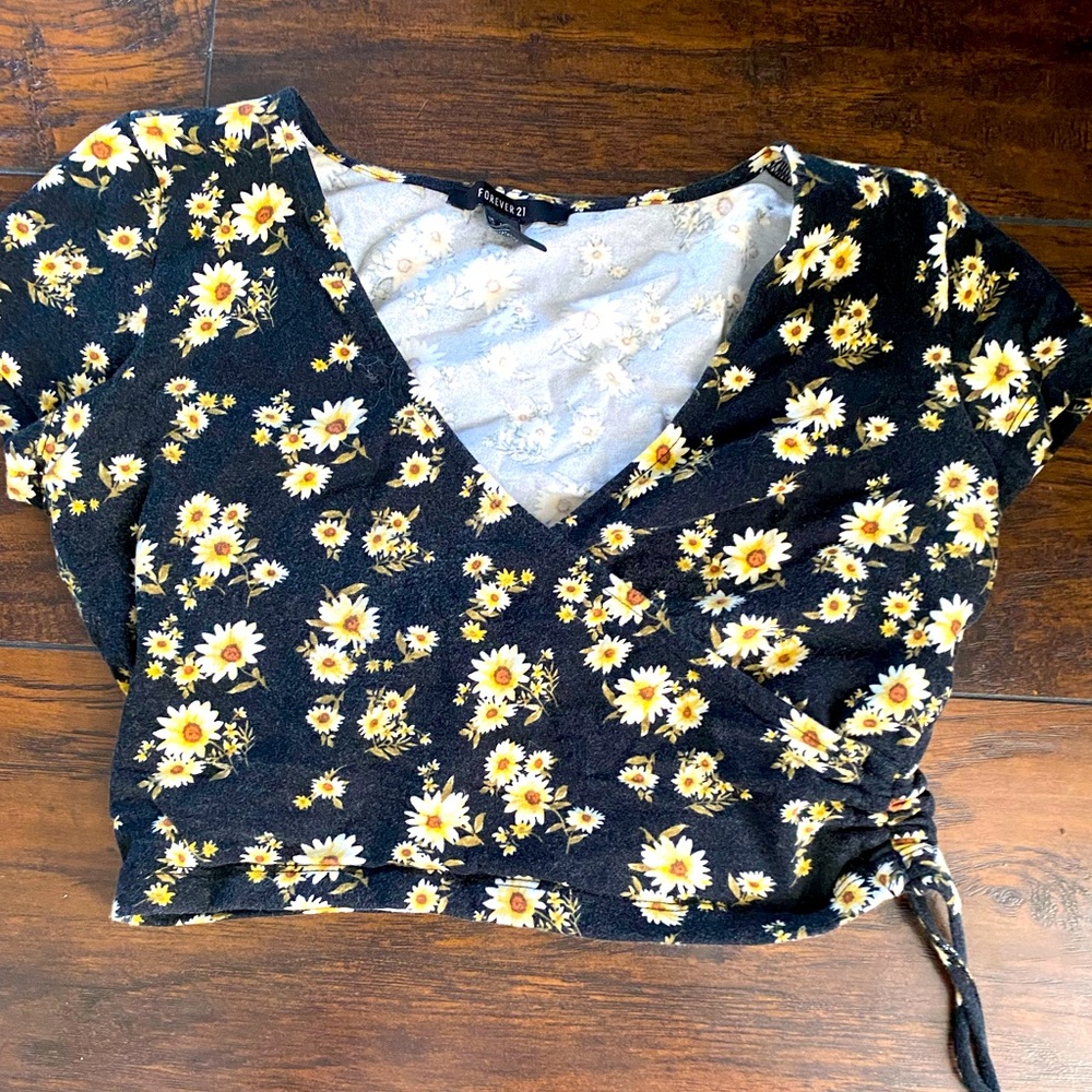 Forever 21 floral crop top. Size medium.